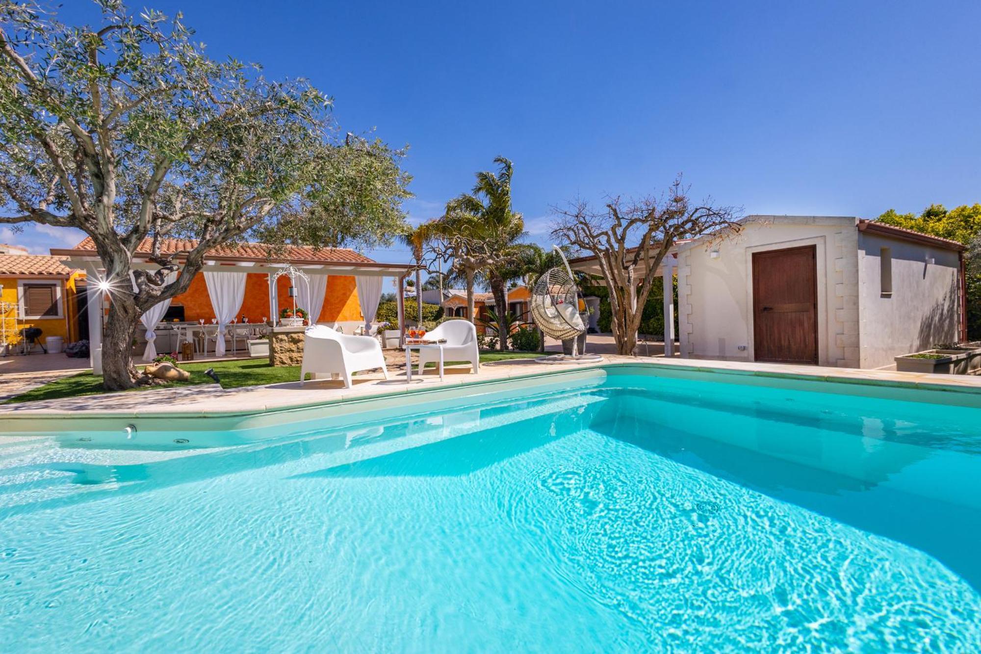 Luxury At At 390 Meters About From The With Private Swimming Pool *